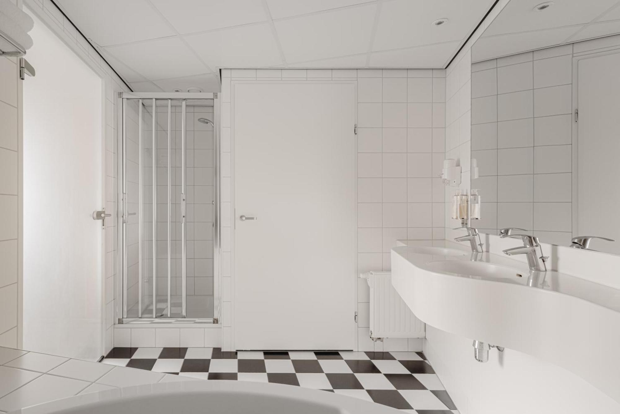 City Hotel Hengelo 4*